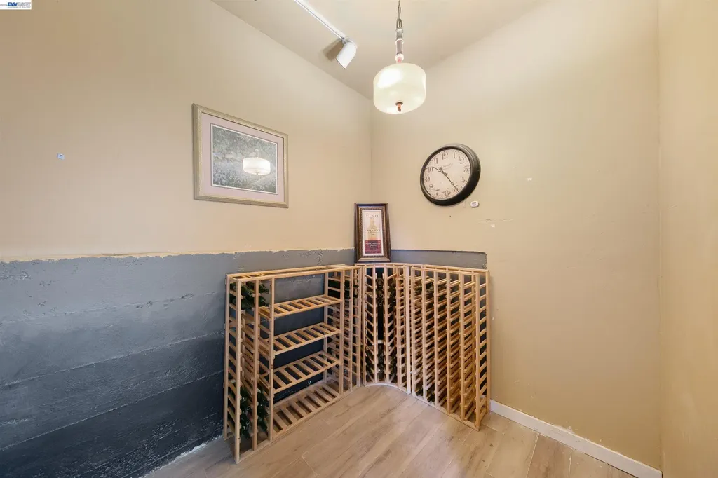 7010 Pinehaven Road Oakland CA 94611