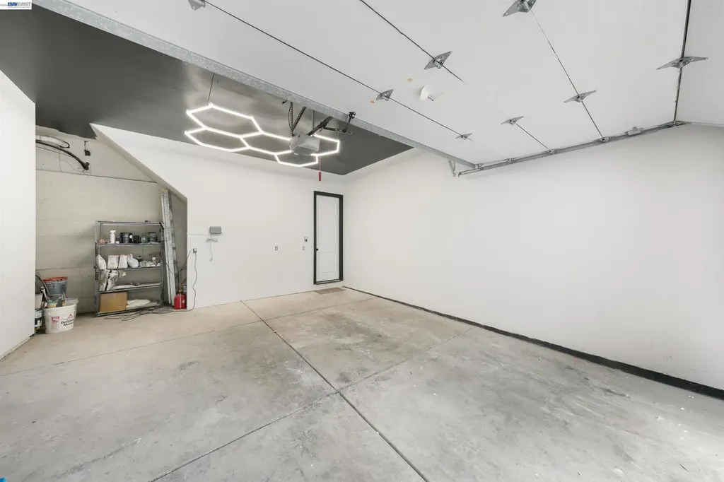 7010 Pinehaven Road Oakland CA 94611