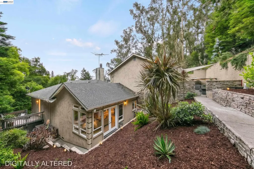 7010 Pinehaven Road Oakland CA 94611
