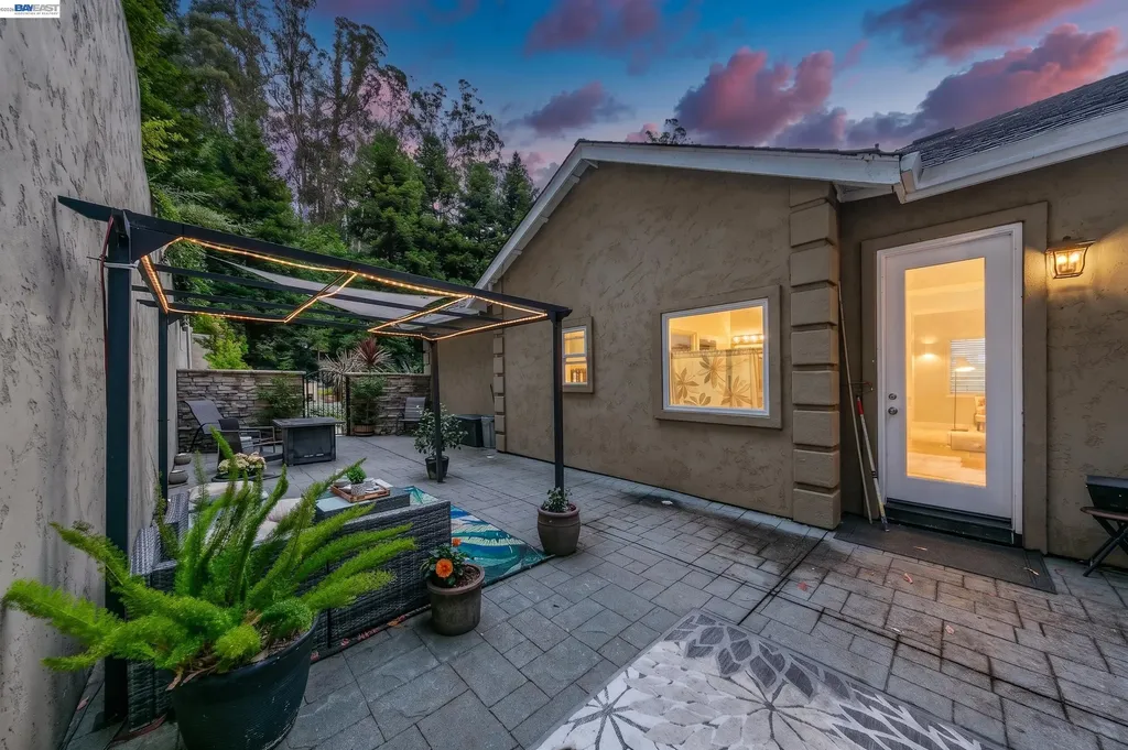 7010 Pinehaven Road Oakland CA 94611