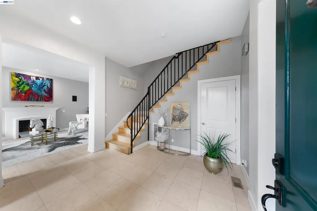 7010 Pinehaven Road Oakland CA 94611
