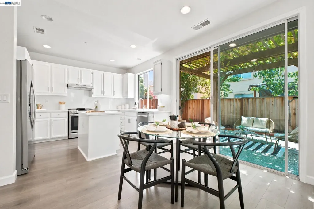 1895 Travertine Way Union City CA 94587