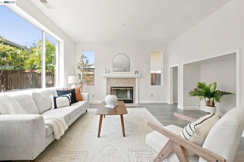 1895 Travertine Way Union City CA 94587