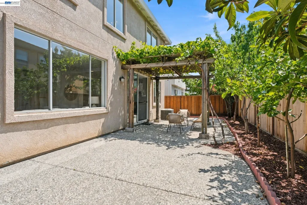 1895 Travertine Way Union City CA 94587