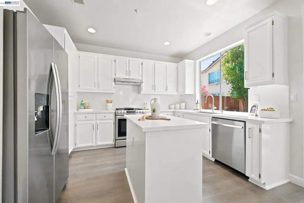 1895 Travertine Way Union City CA 94587