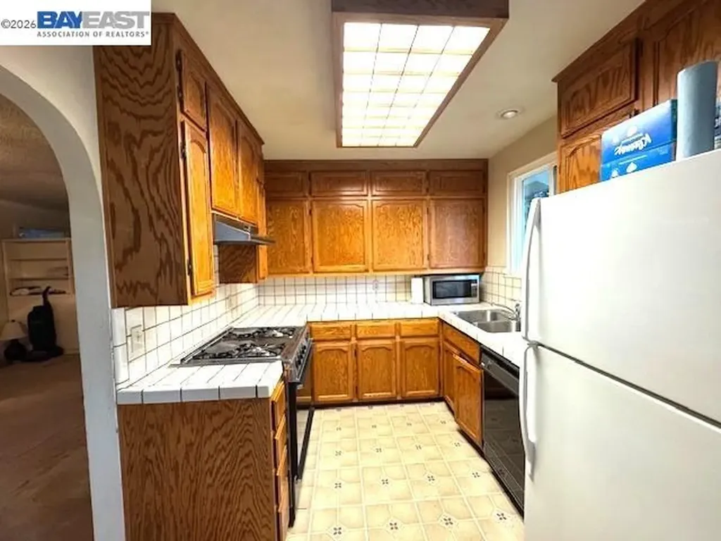 72 Andrew Avenue Pittsburg CA 94565