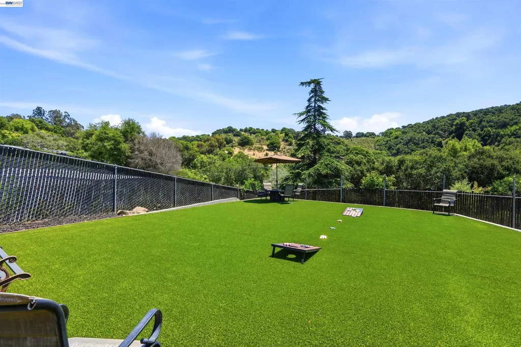 3910 Oak Hill Road Oakland CA 94605