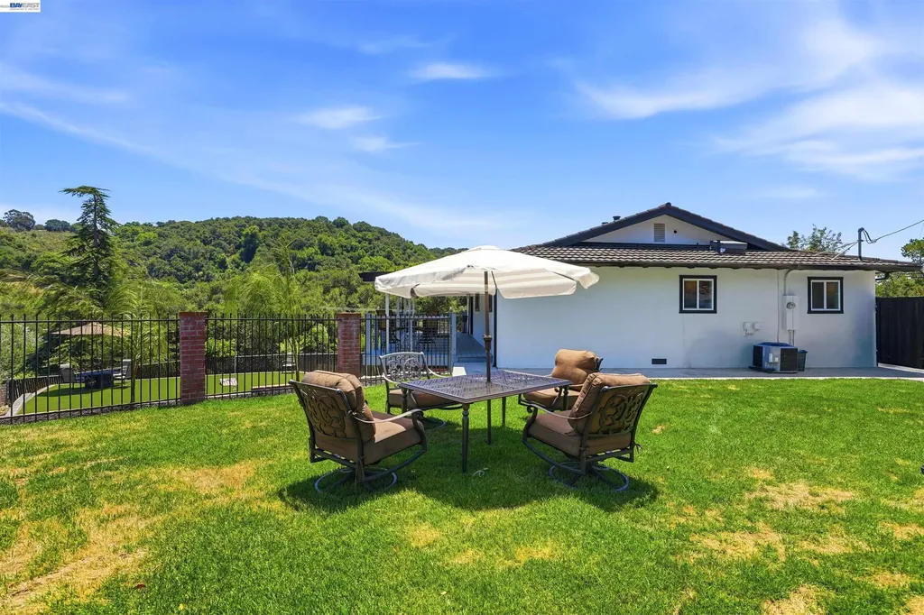3910 Oak Hill Road Oakland CA 94605