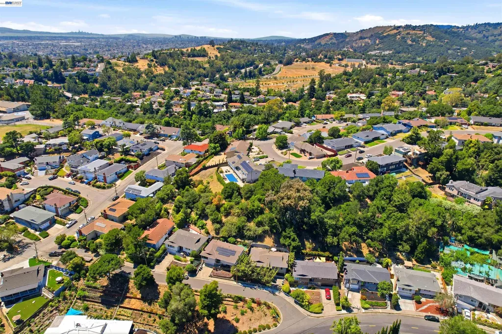 3910 Oak Hill Road Oakland CA 94605