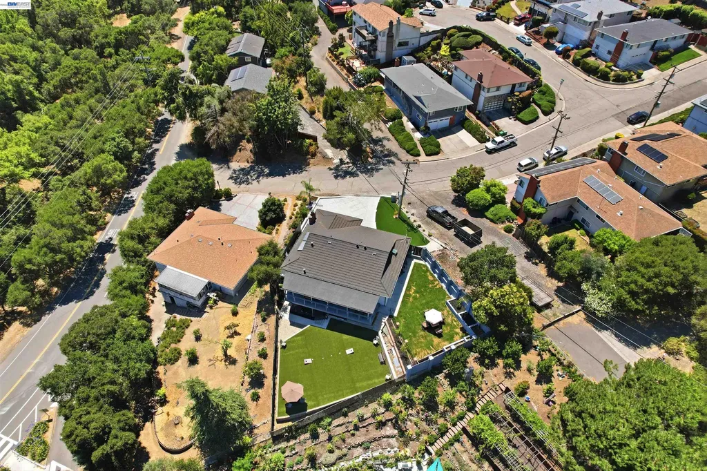 3910 Oak Hill Road Oakland CA 94605