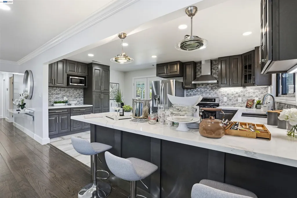 3910 Oak Hill Road Oakland CA 94605
