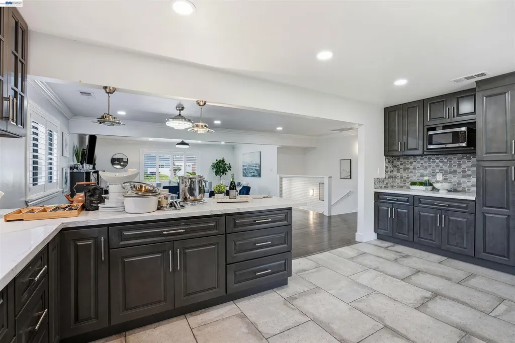 3910 Oak Hill Road Oakland CA 94605