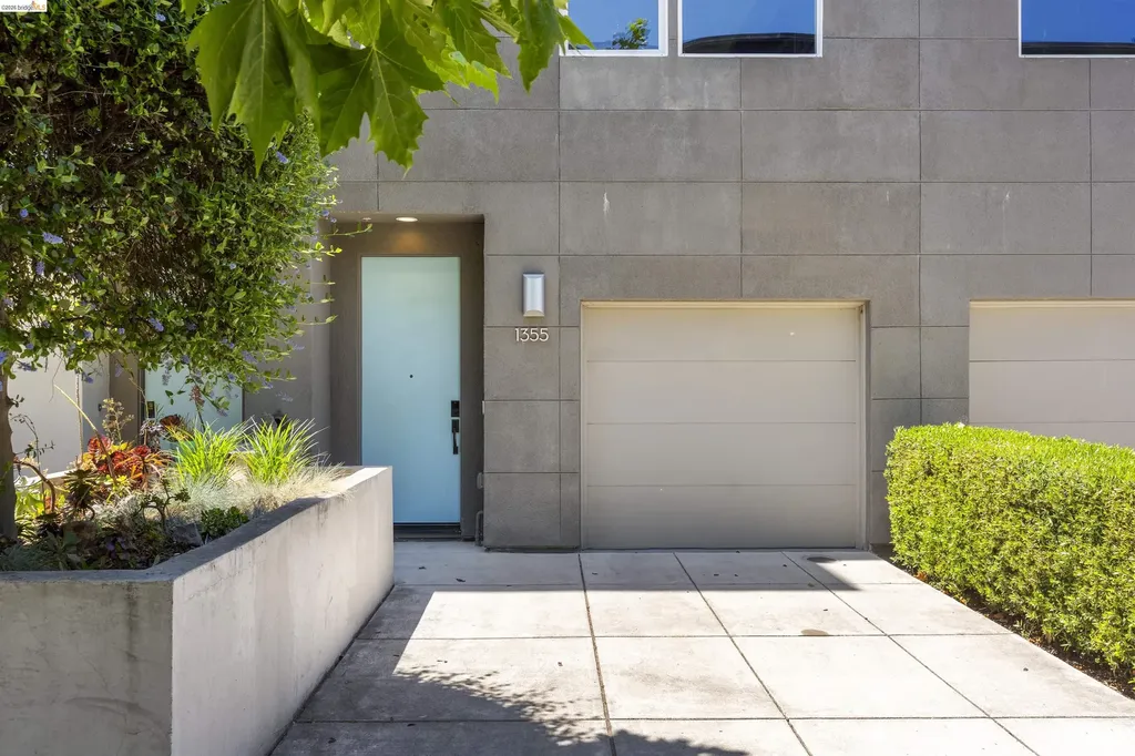 1355 Pullman Way Oakland CA 94607
