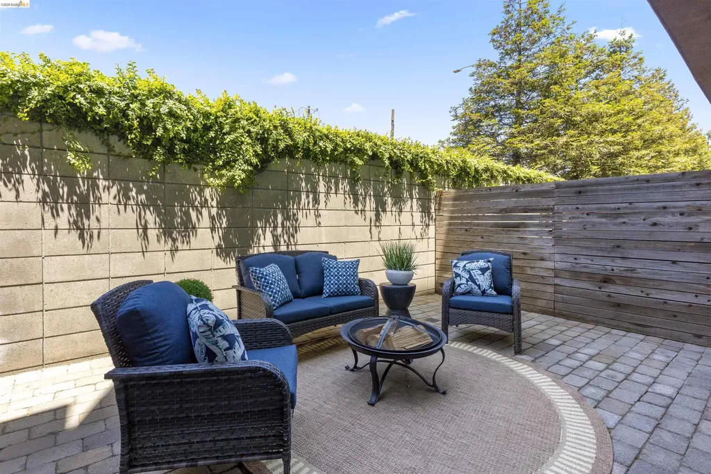 1355 Pullman Way Oakland CA 94607
