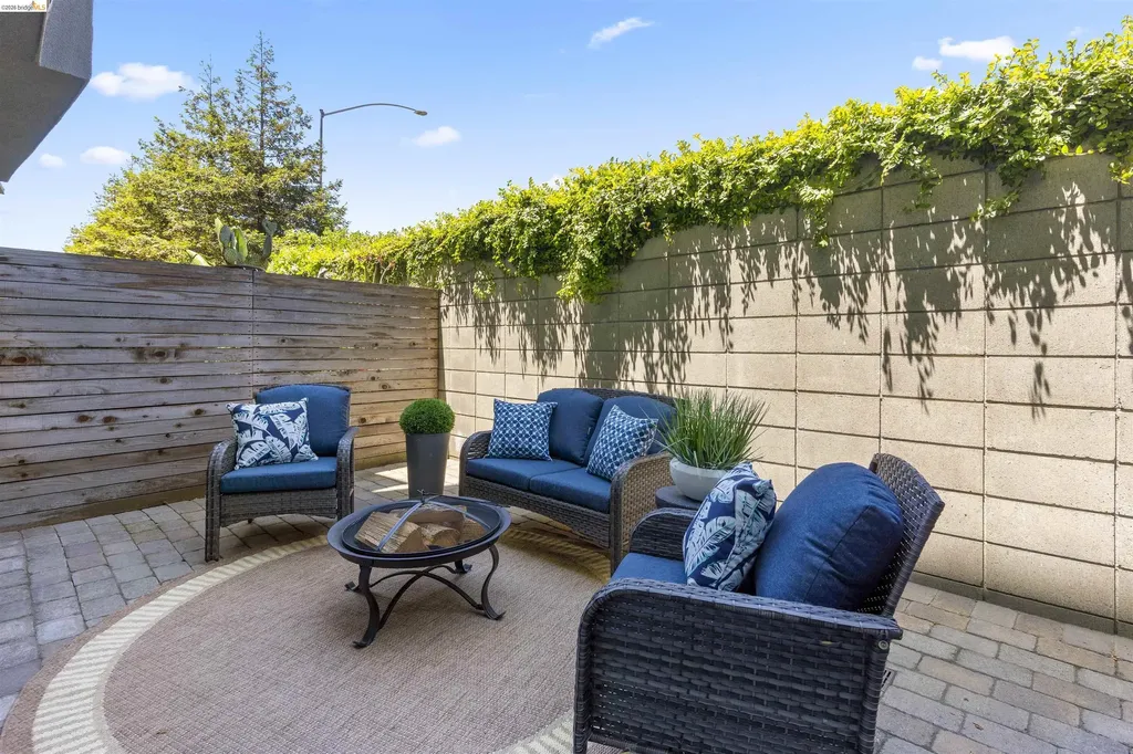 1355 Pullman Way Oakland CA 94607