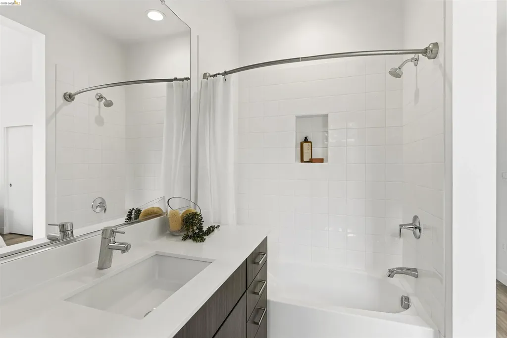1355 Pullman Way Oakland CA 94607