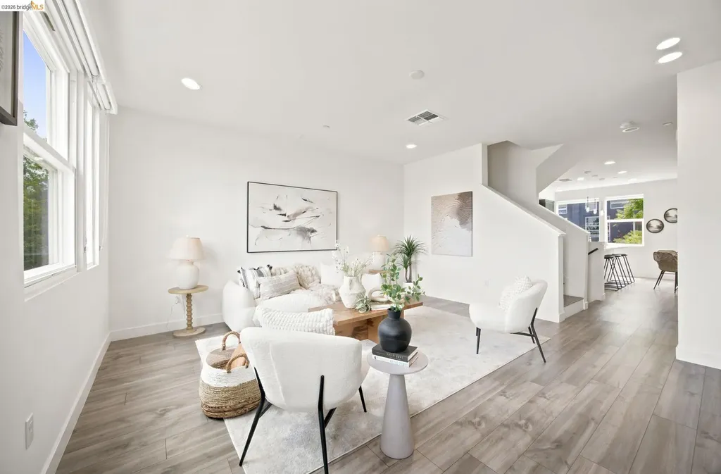1355 Pullman Way Oakland CA 94607