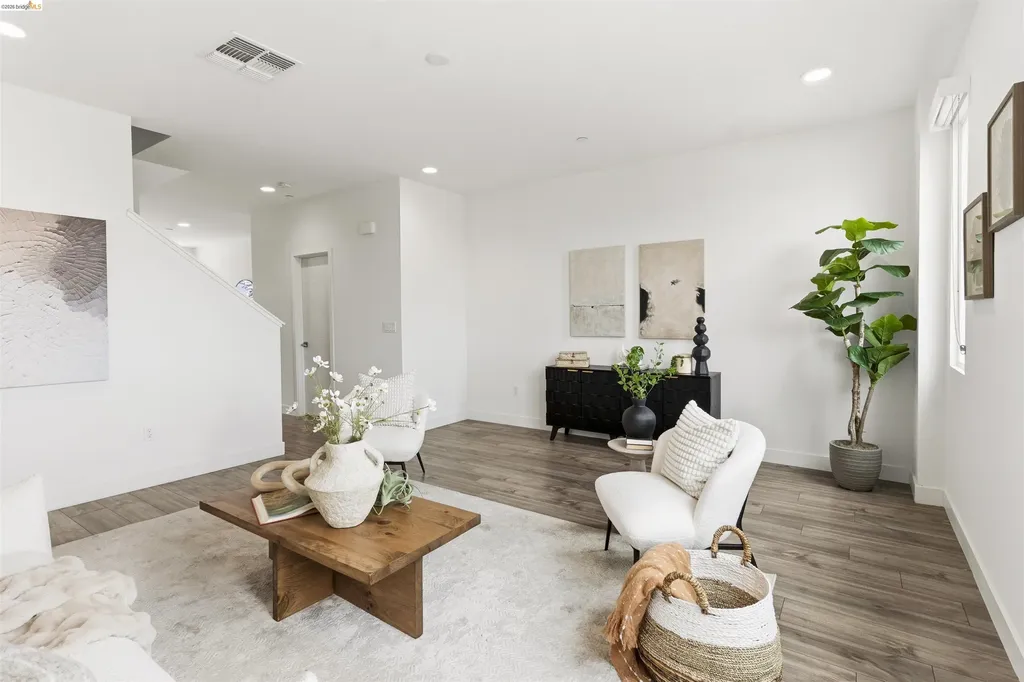1355 Pullman Way Oakland CA 94607