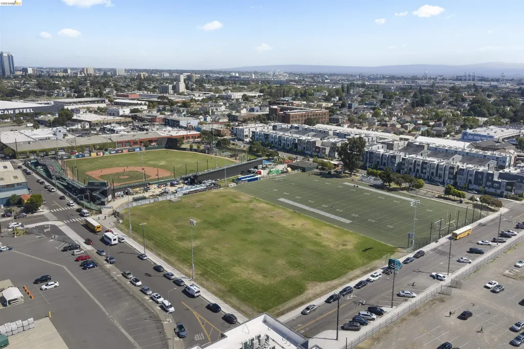 1355 Pullman Way Oakland CA 94607
