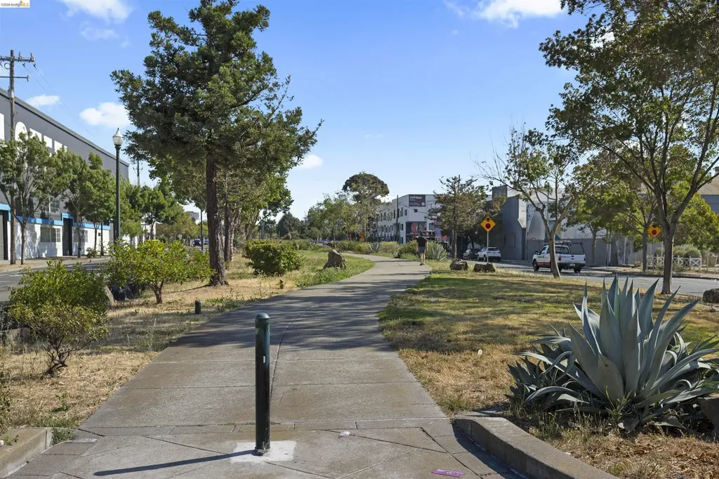 1355 Pullman Way Oakland CA 94607