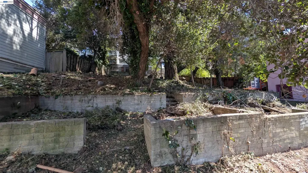 176 Orange Street Oakland CA 94610
