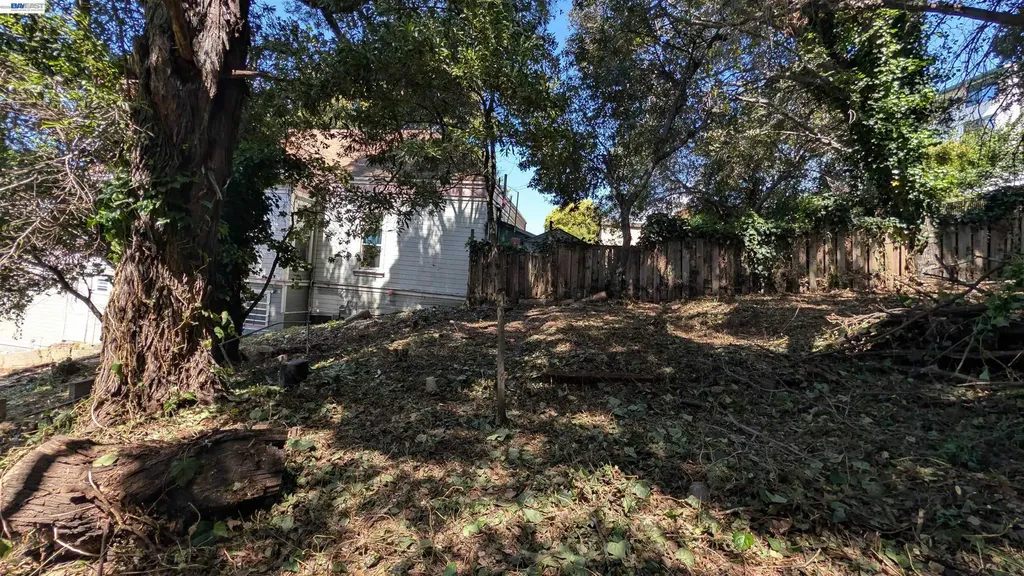 176 Orange Street Oakland CA 94610