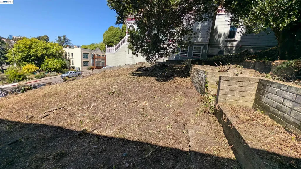 176 Orange Street Oakland CA 94610
