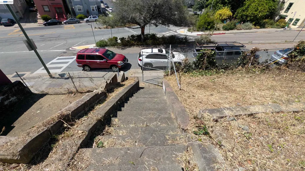 176 Orange Street Oakland CA 94610