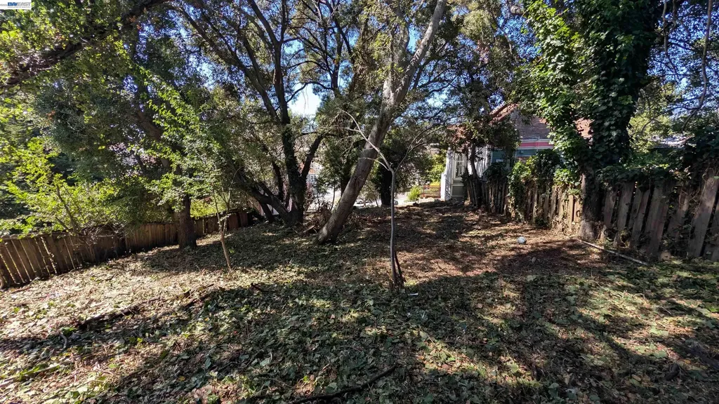 176 Orange Street Oakland CA 94610