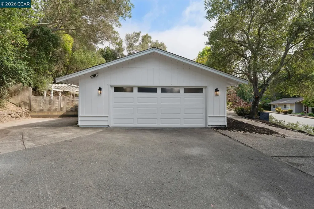 694 Glorietta Boulevard Lafayette CA 94549