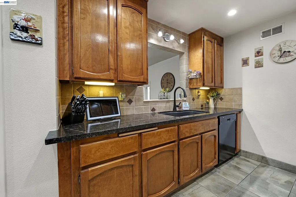 25483 Lindenwood Way Hayward CA 94545