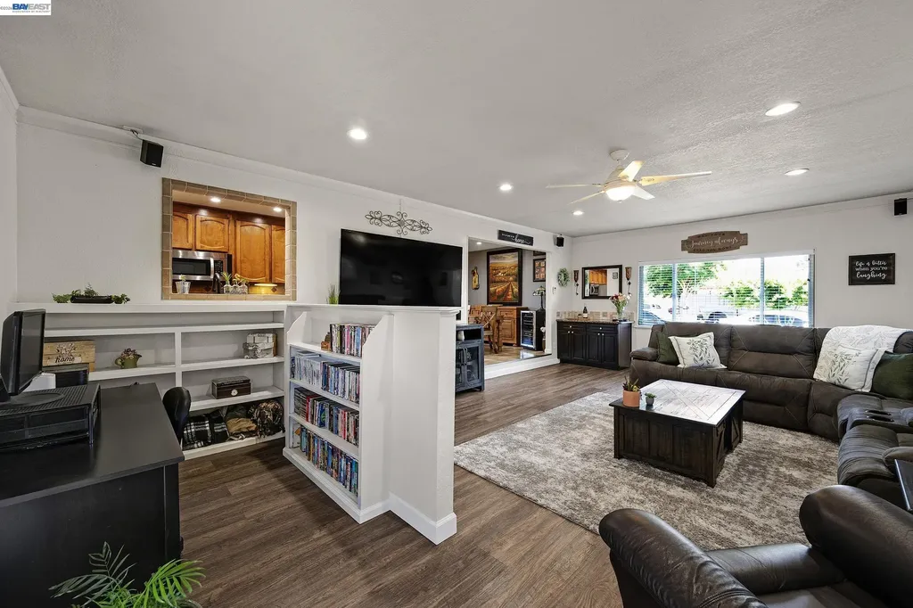 25483 Lindenwood Way Hayward CA 94545