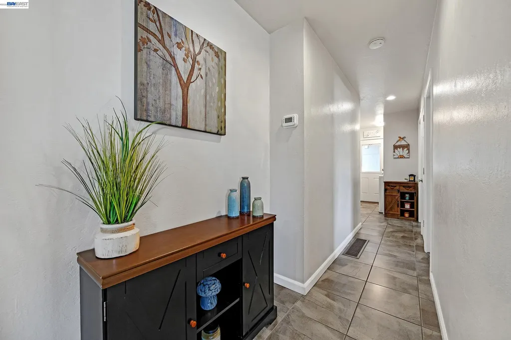 25483 Lindenwood Way Hayward CA 94545
