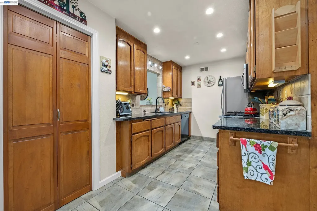 25483 Lindenwood Way Hayward CA 94545