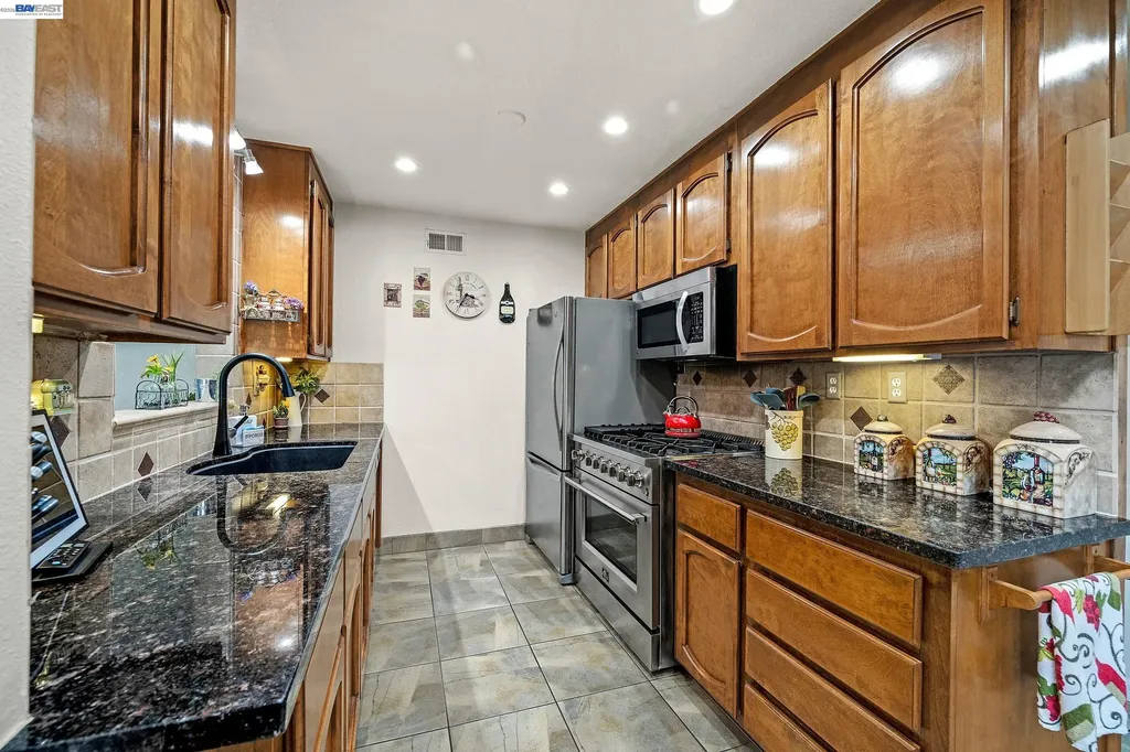 25483 Lindenwood Way Hayward CA 94545