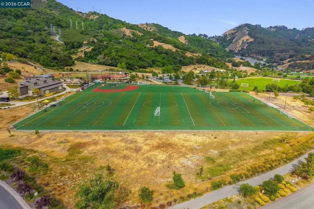 38 Fiddleneck Way Orinda CA 94563