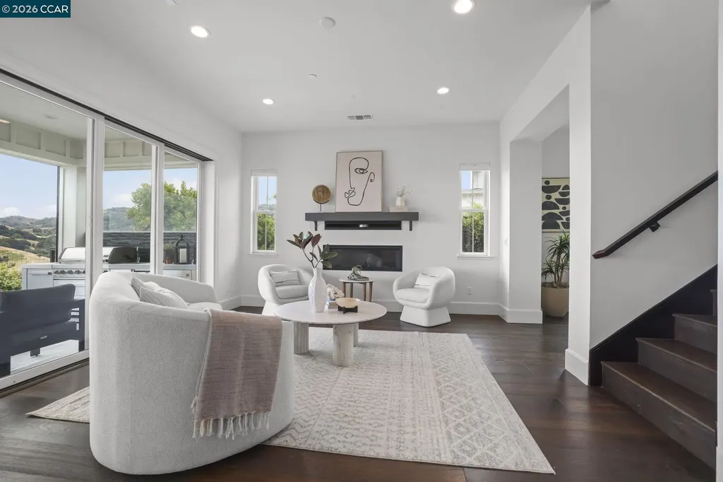38 Fiddleneck Way Orinda CA 94563