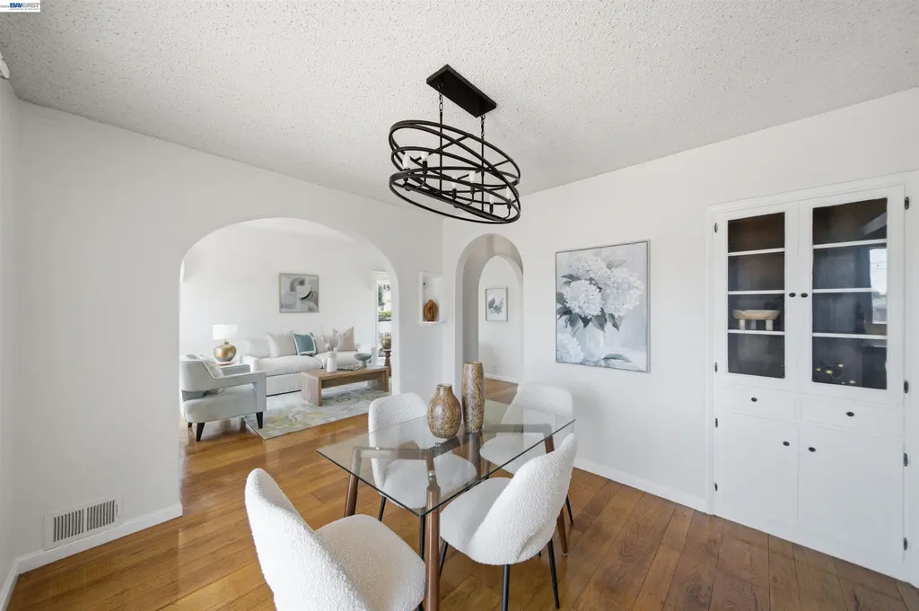 10517 Voltaire Avenue Oakland CA 94603