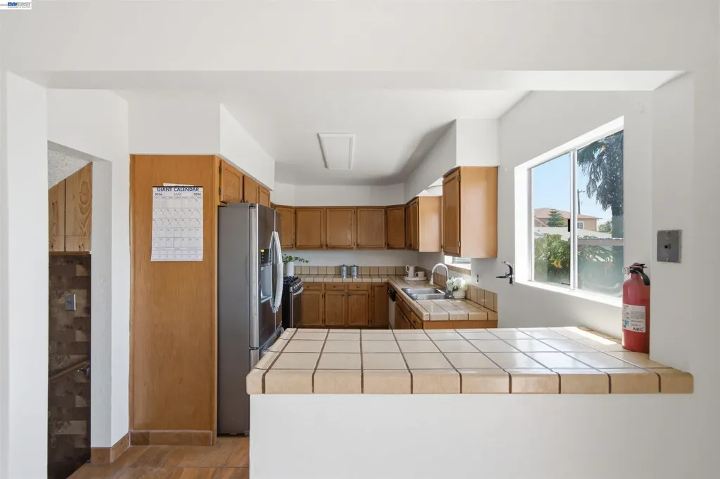 10517 Voltaire Avenue Oakland CA 94603