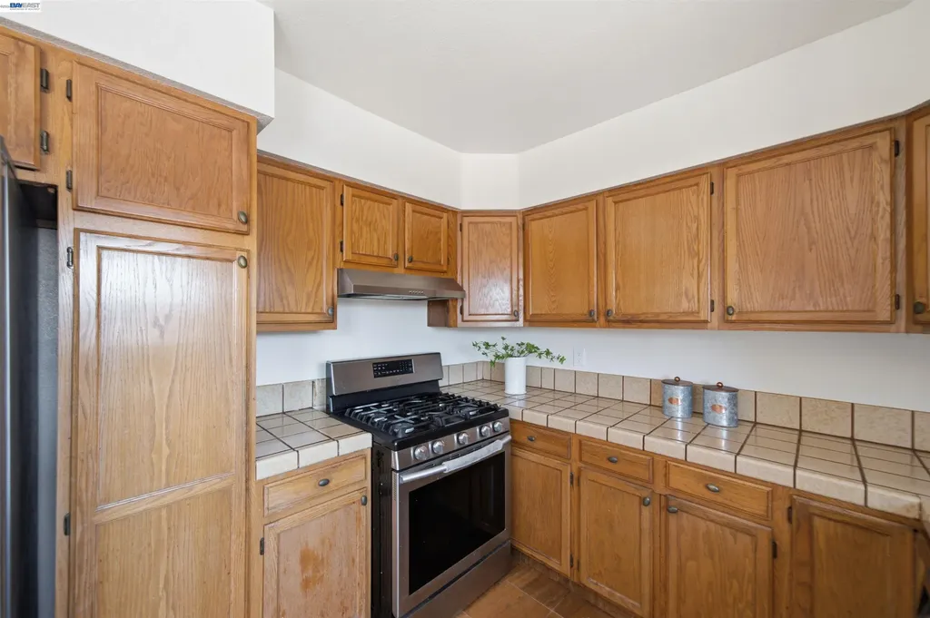 10517 Voltaire Avenue Oakland CA 94603