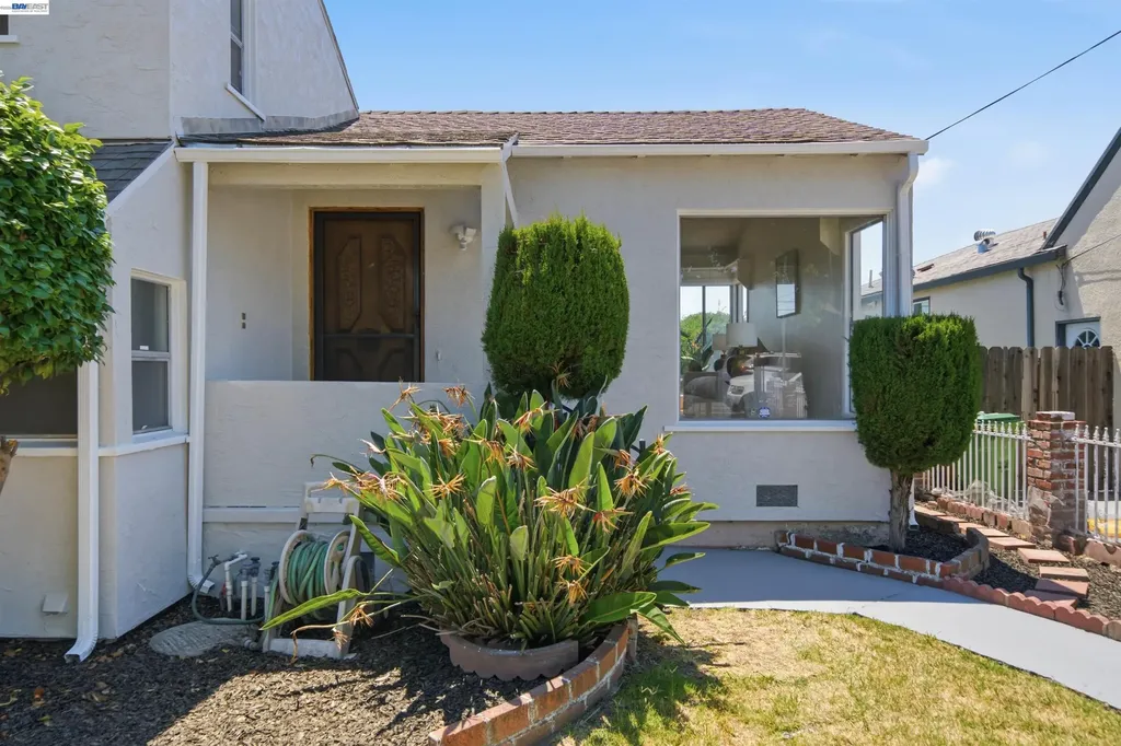 10517 Voltaire Avenue Oakland CA 94603