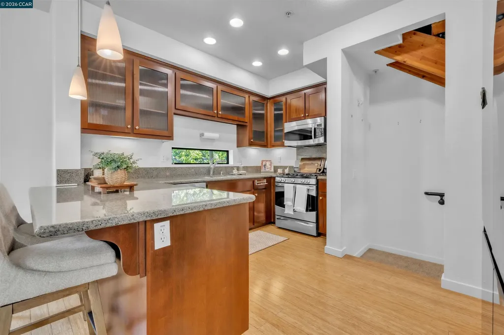 405 Palisade Drive Oakland CA 94607