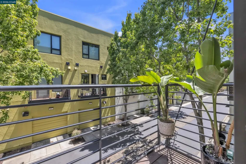 405 Palisade Drive Oakland CA 94607