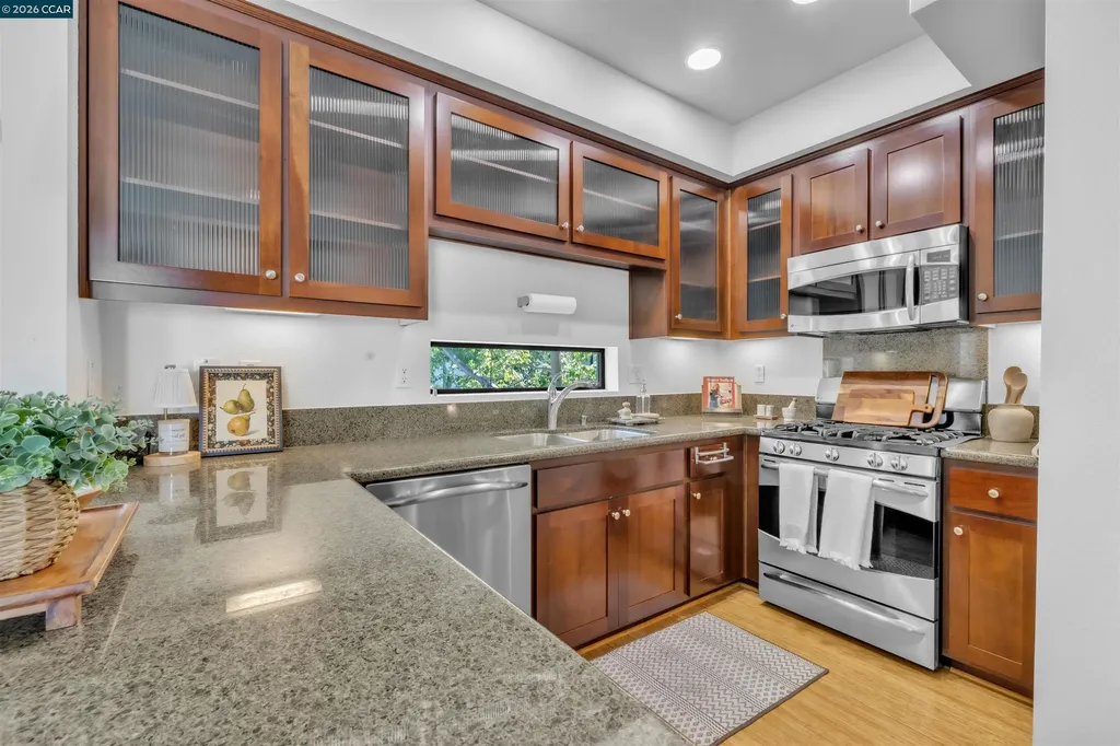 405 Palisade Drive Oakland CA 94607