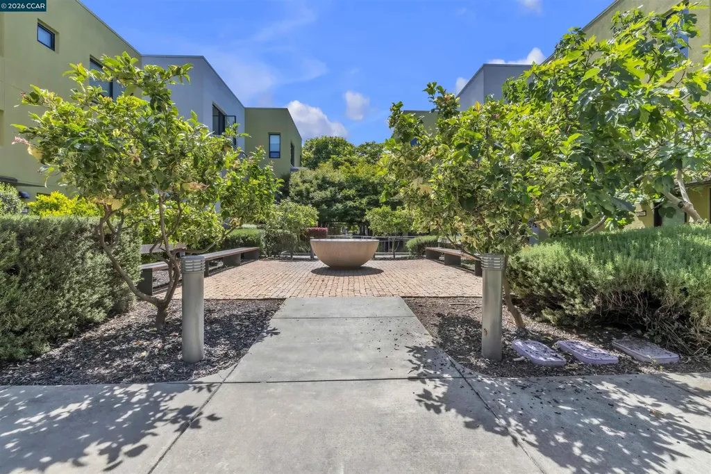 405 Palisade Drive Oakland CA 94607