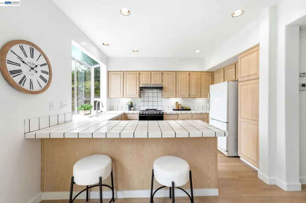154 Asby Bay Alameda CA 94502
