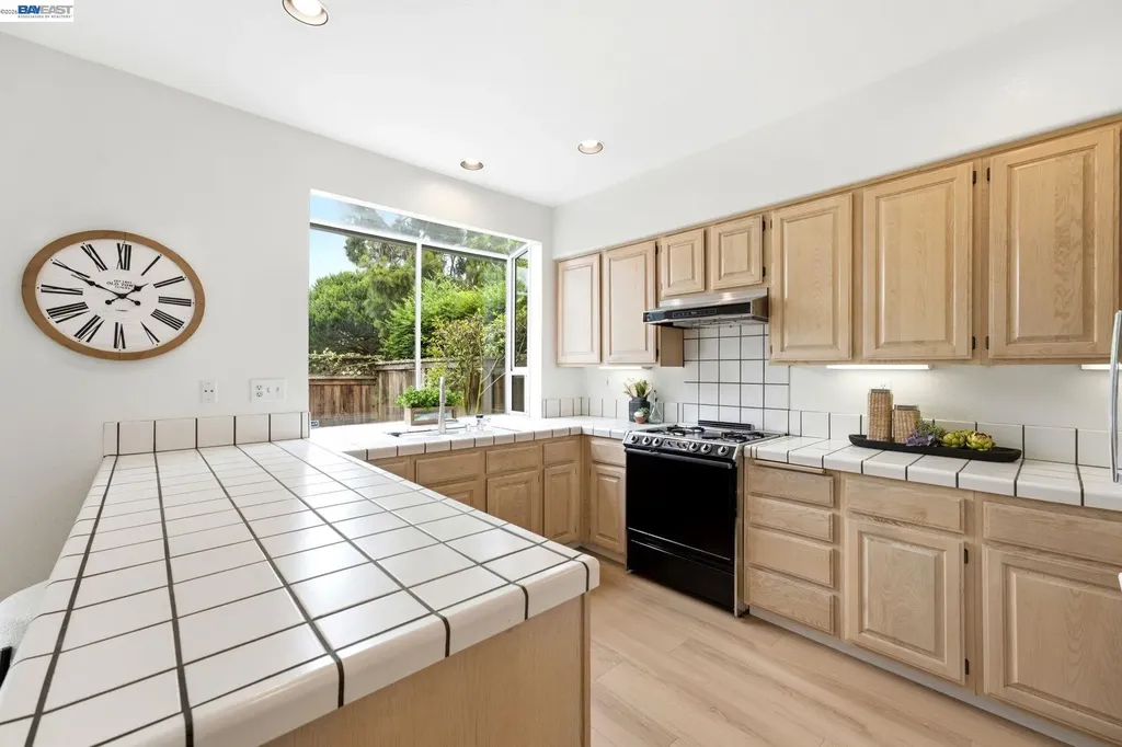 154 Asby Bay Alameda CA 94502