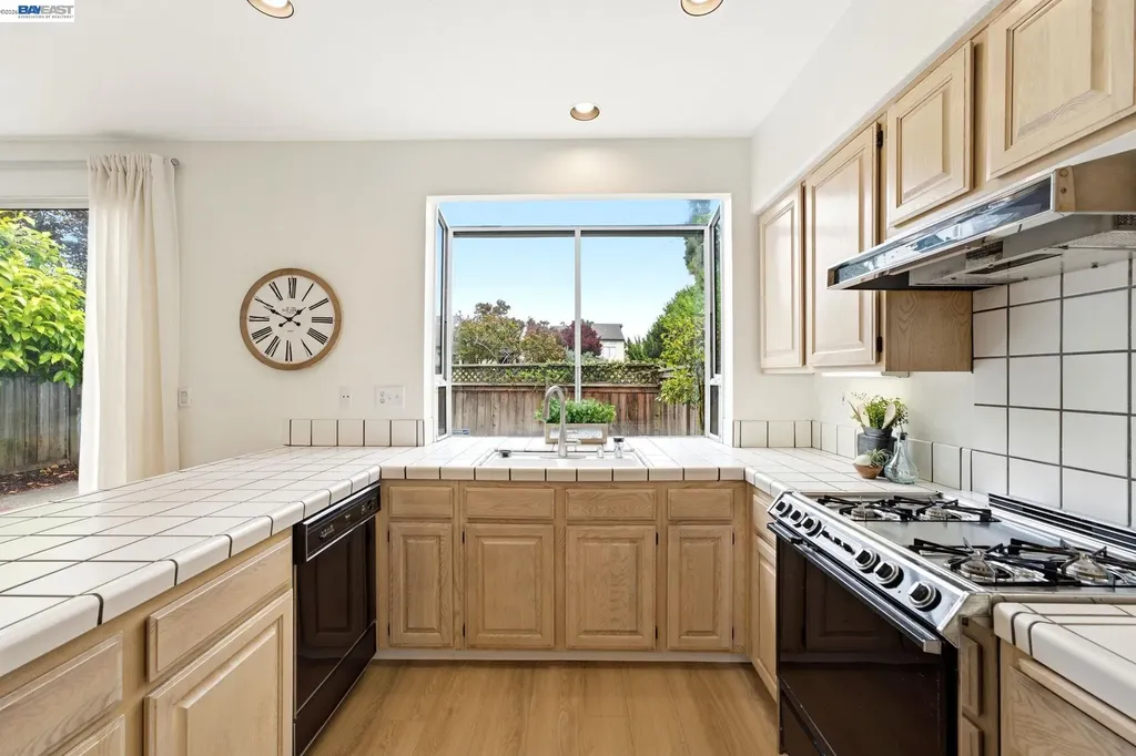 154 Asby Bay Alameda CA 94502