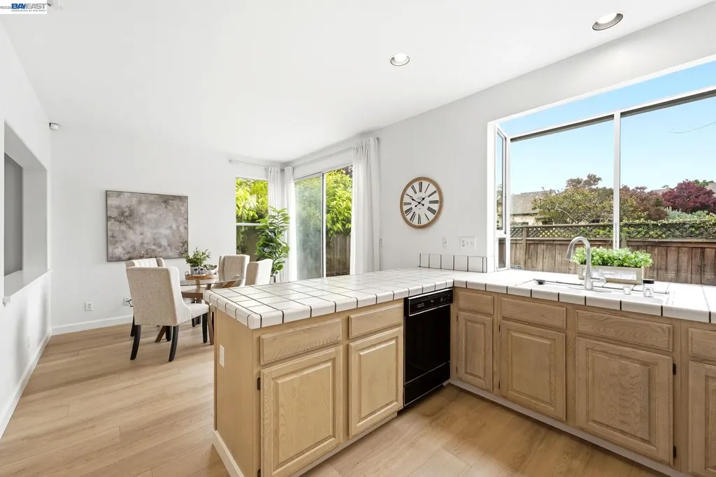 154 Asby Bay Alameda CA 94502