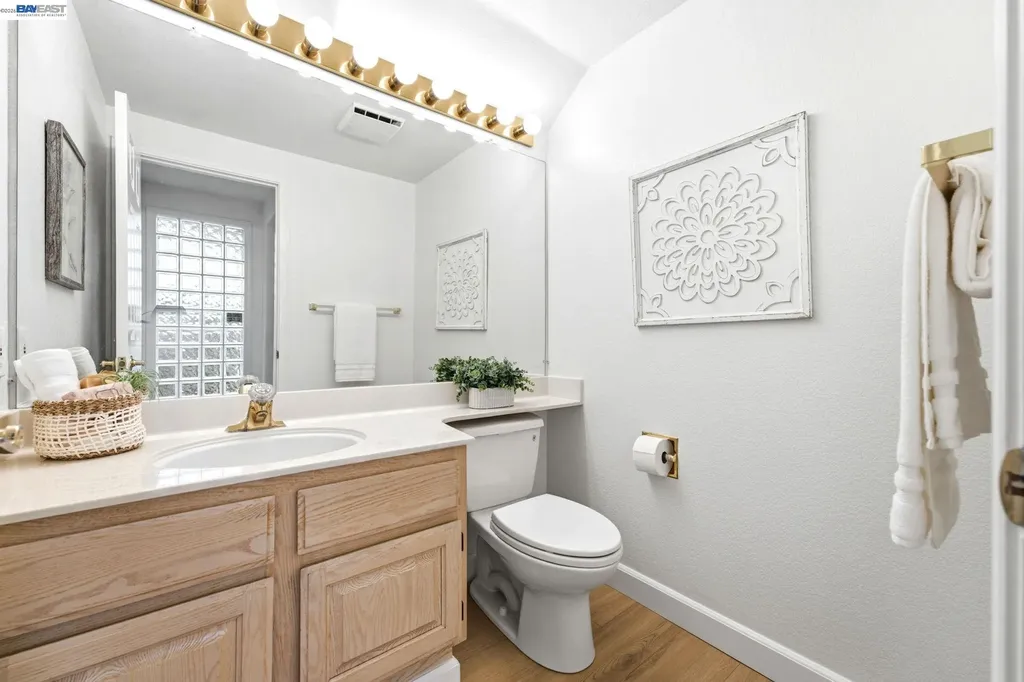 154 Asby Bay Alameda CA 94502